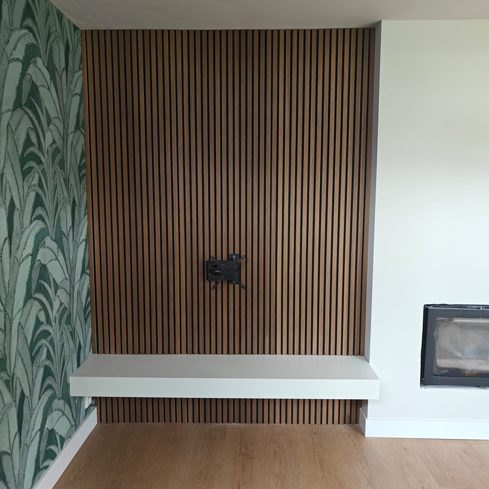 Lattenwand met sfeerhaard
