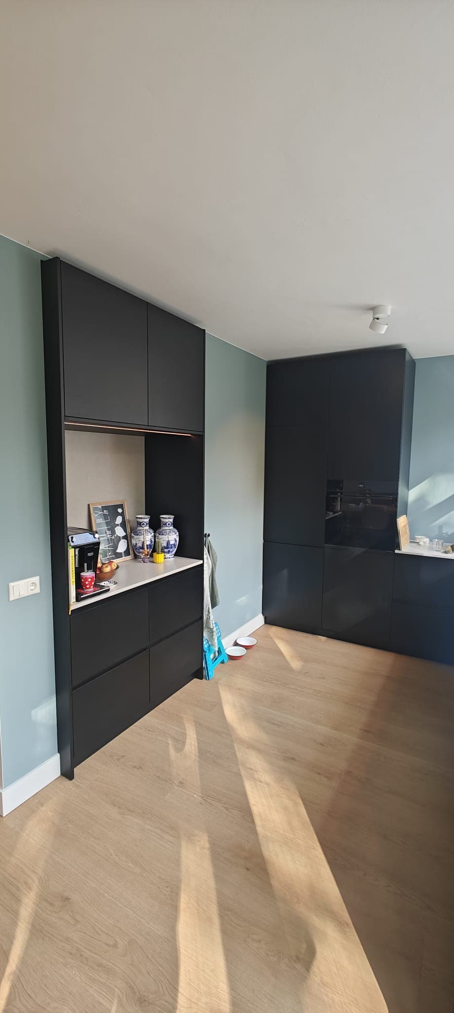 Donker dressoir op maat